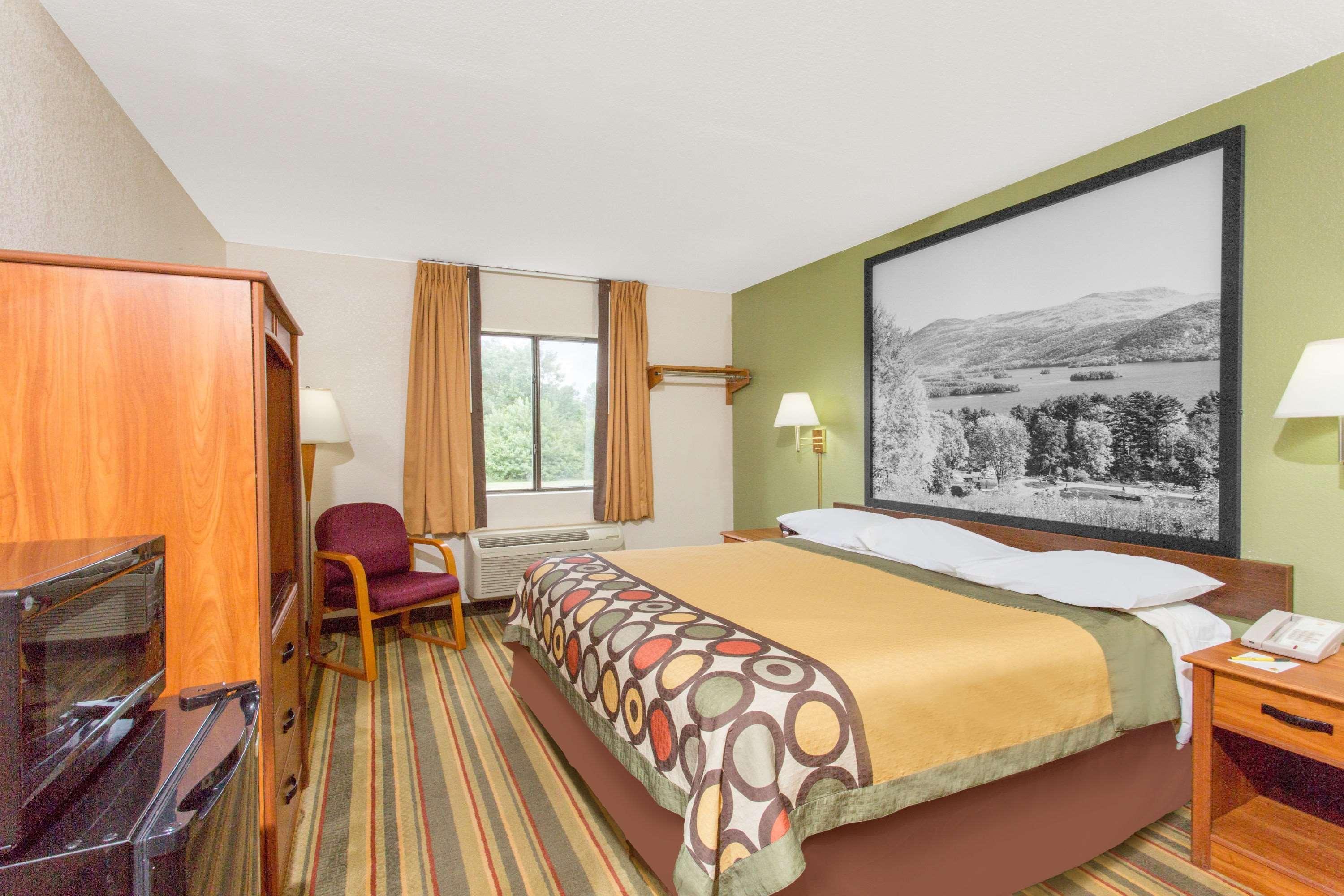 Super 8 by Wyndham Bedford Hotel Eksteriør billede