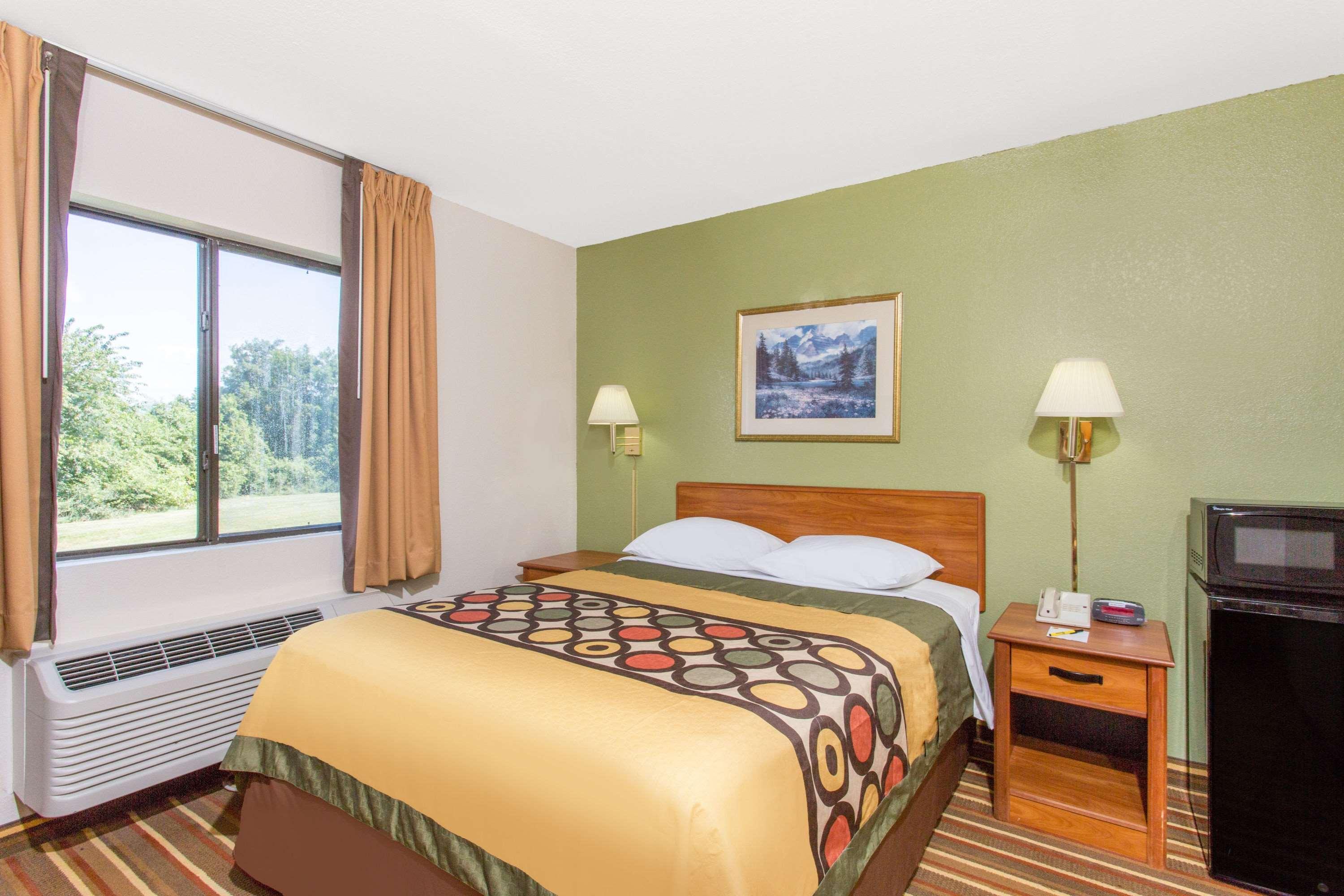 Super 8 by Wyndham Bedford Hotel Eksteriør billede