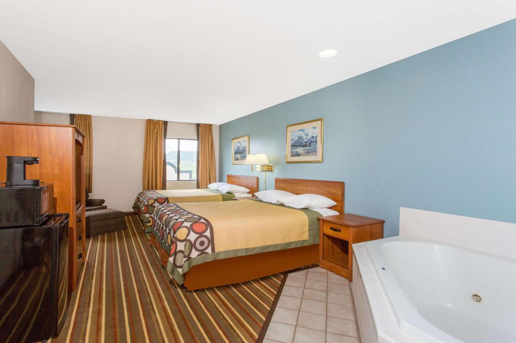 Super 8 by Wyndham Bedford Hotel Eksteriør billede
